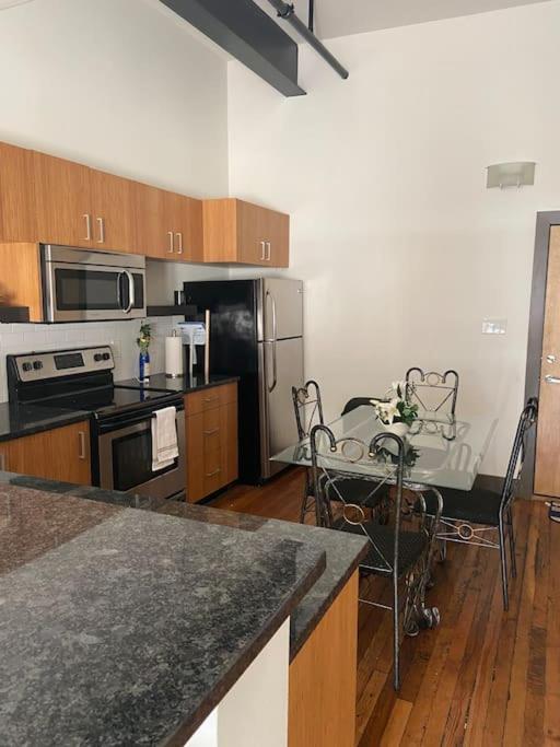 Charming 2 Bedroom Apartment Near Vcu Richmond Exteriör bild